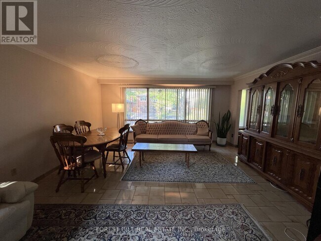 Photo - 444 Longmore St