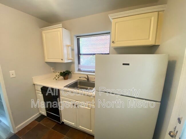 702 Argonne Ave NE Unit 1
