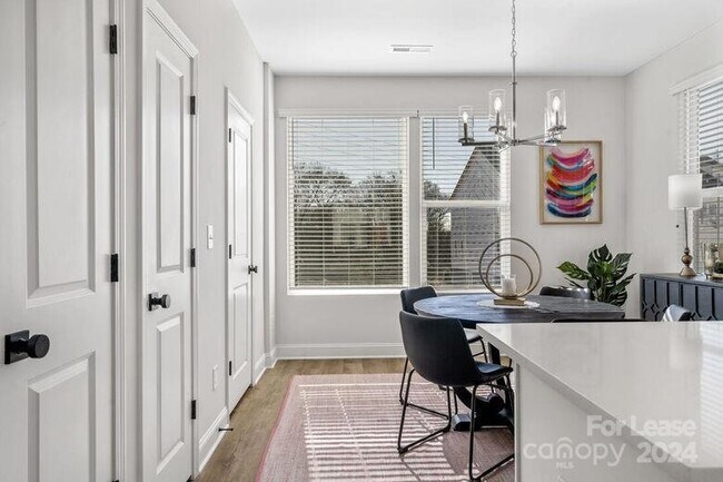 Photo - 204 MONARCH Crk Ln