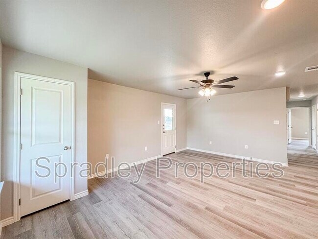 Building Photo - 218 Melissa St Rental