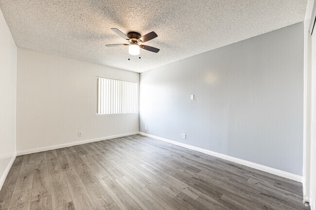 1BR, 1BA - 600SF - Bedroom