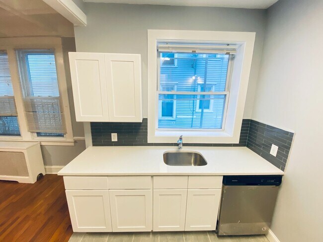 Building Photo - 337 Winthrop Ave Unit 1st Fl Rental