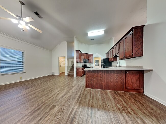 6145 Sandbourne E