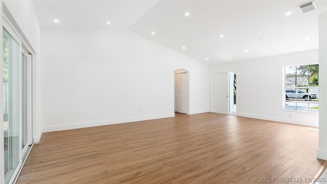 Photo - 1811 SW 124th Way