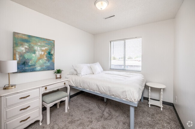 2BR, 2BA - 720-750 SF