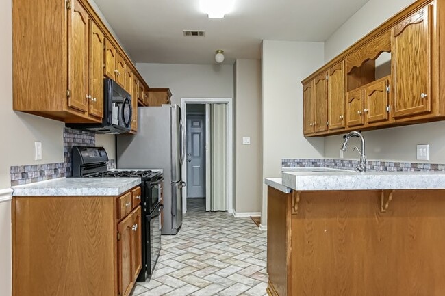 Photo - 2318 Redwood Dr