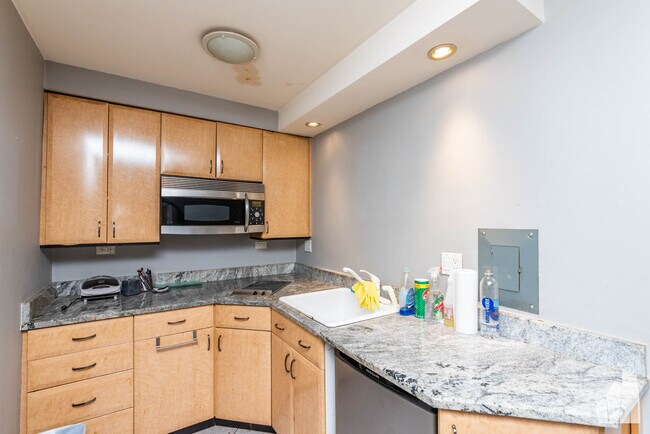 Photo - 3825 N Pine Grove Ave Unidad 317