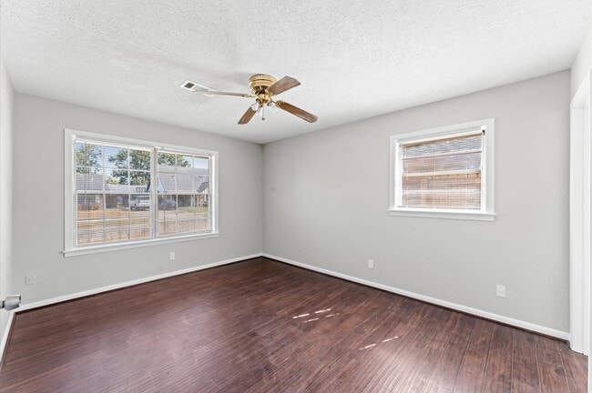 Building Photo - 314 Empress Dr