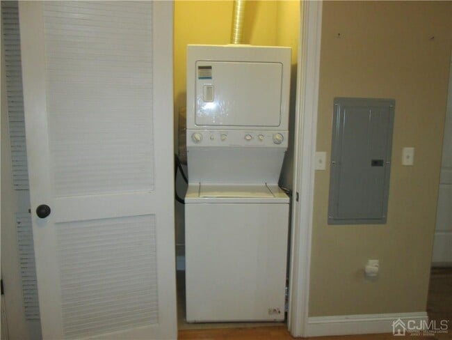 Photo - 547 Sayre Ave Unit 202