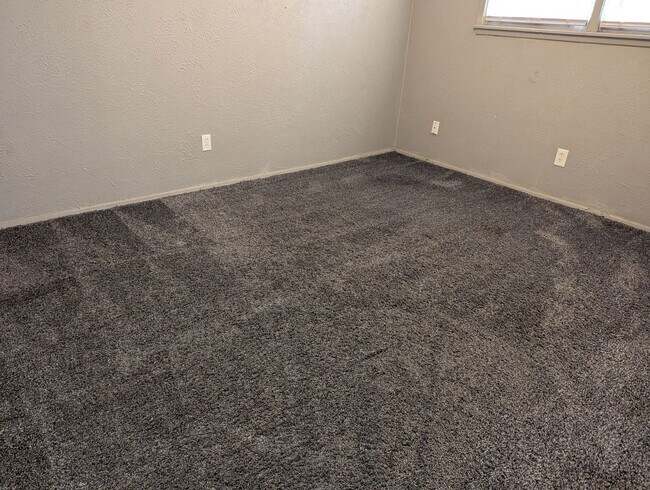 Building Photo - 535 42nd St Unit B Rental