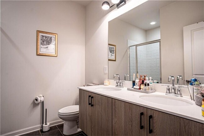 Photo - 452 Latta St NE