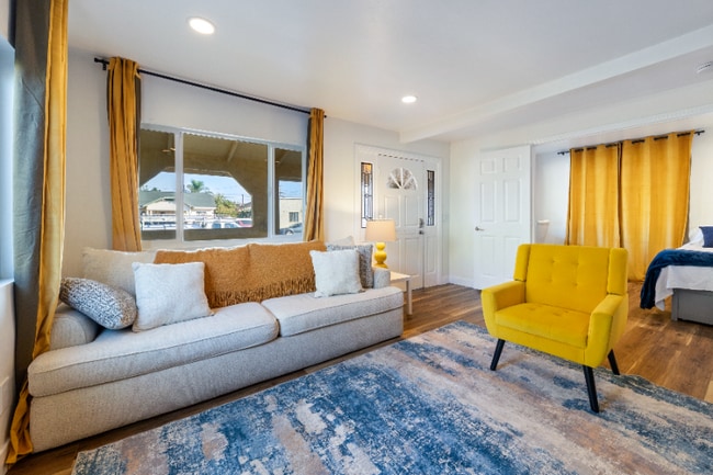 Photo - 225 S Main St