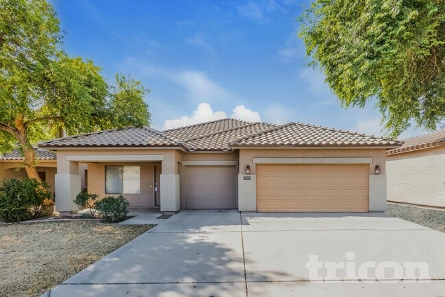 Building Photo - 12825 W Weldon Ave