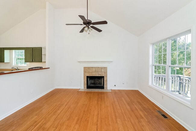 Photo - 305 Brook Ct