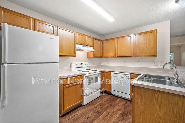 Photo - 532 Paulling Dr