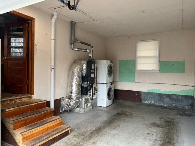 Photo - 2411 Chapman Dr