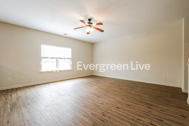 Photo - 138 High Point Way