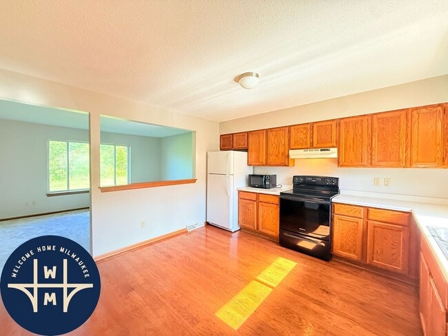 Building Photo - W163N11528 Windsor Ct Unit A