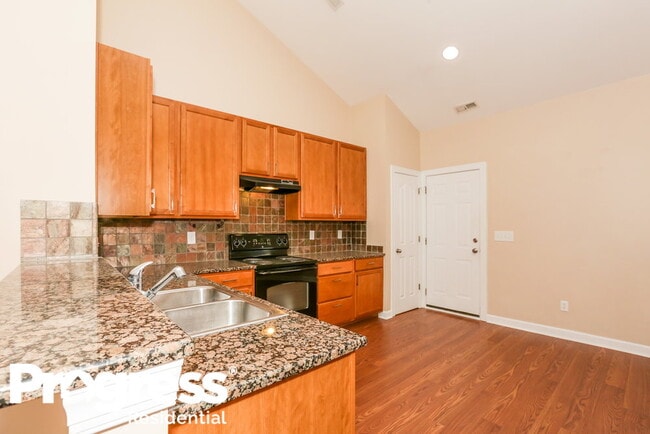 Photo - 2885 Island Point Dr NW