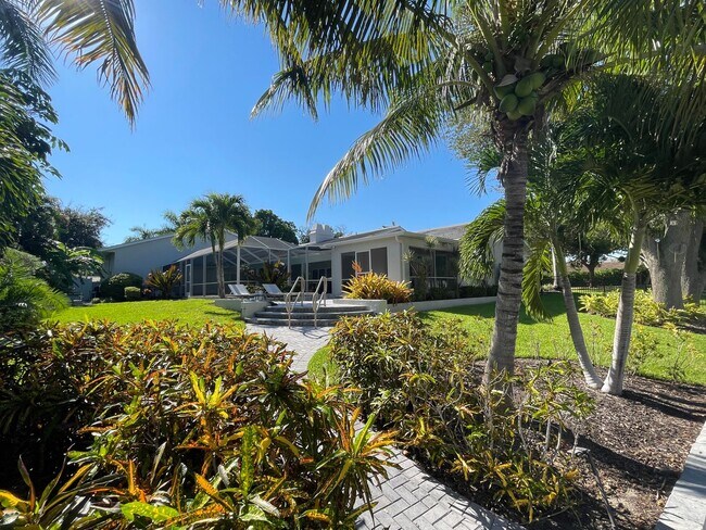 Photo - Seasonal 4-bedroom 4-bathroom waterfront h... Casa