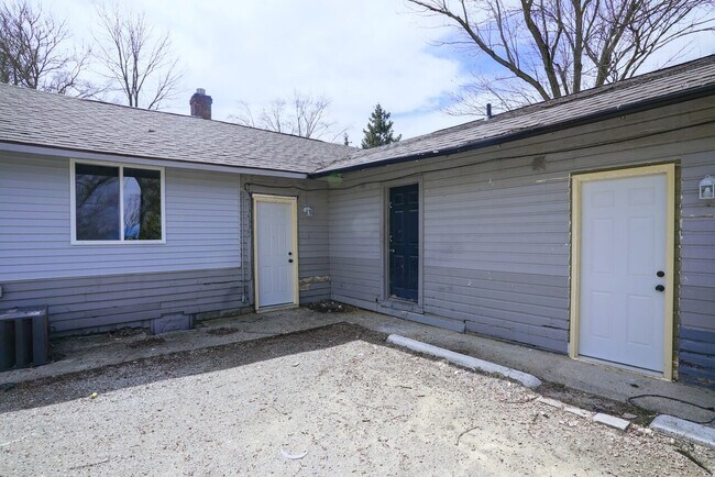 Photo - 709 Chicago Ave