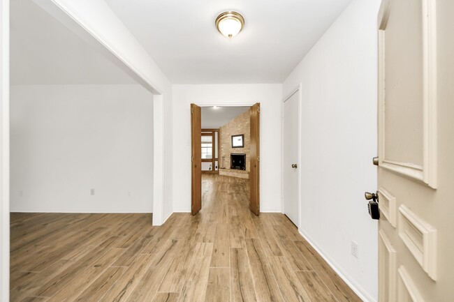 Photo - 8006 Oakington Dr