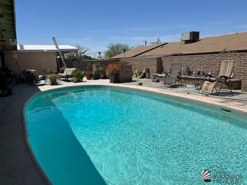 Photo - 990 W 6th St