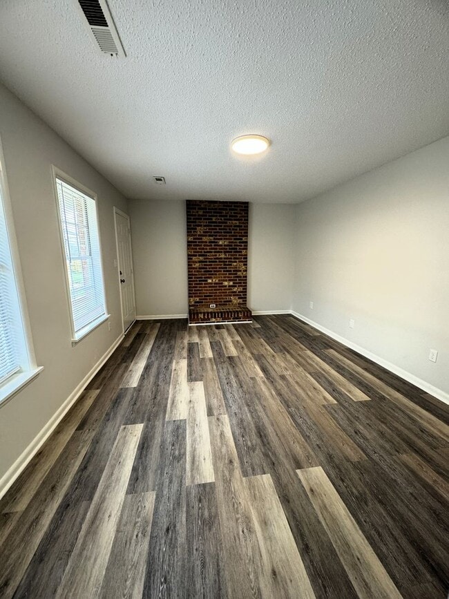 Photo - Move-In Special!! 1/2 Off First Month's Re... Unit 5