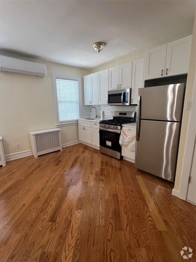 Building Photo - 82-71 160th St Unit 2fl Rental