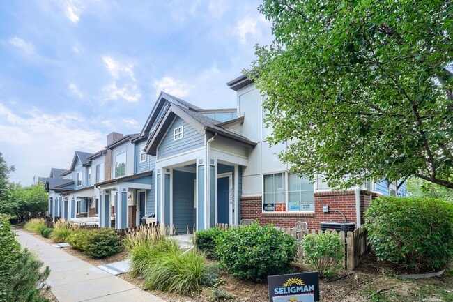 Building Photo - 2230 Tamarac St