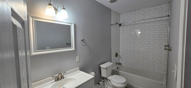 Photo - 2146-2148 Victor St. Unit 2146 2nd Flr