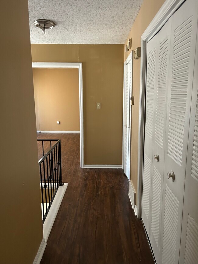 Photo - 3655 Haughton Ln Unidad #1