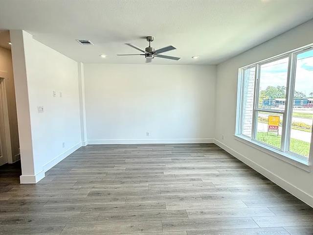 Photo - 2556 Campden Mews