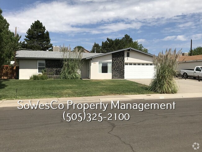 Building Photo - 3 Bedroom Home with 2 Car Garage