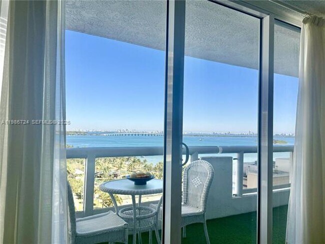 Photo - 1717 N Bayshore Dr Unidad 1717 Bayshore Dr Apt # A-1548