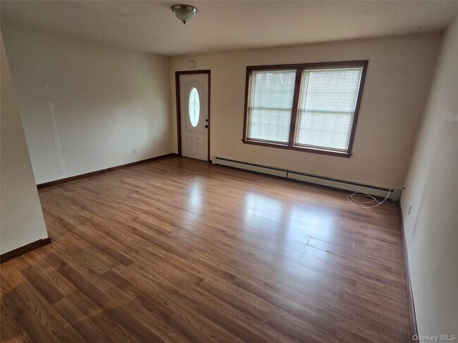 Photo - 369 New Unionville Rd