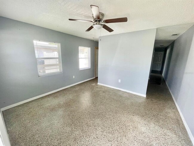4615 Edgewater Dr
