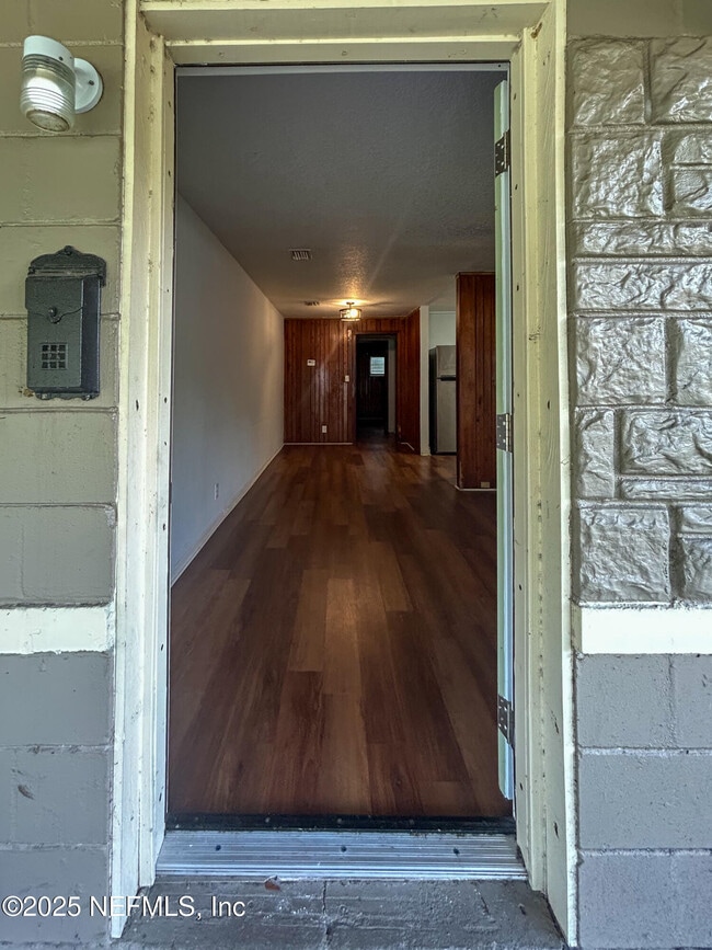Photo - 3220 Myra St