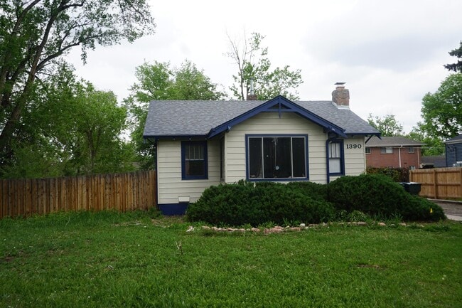 Building Photo - Cute Bungalow in Established Lakewood Neighborhood!