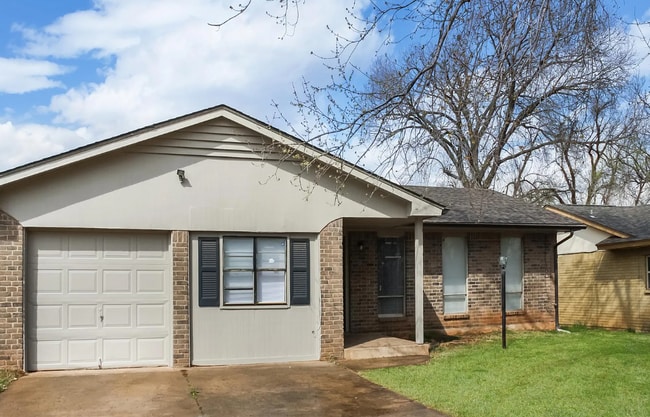 Photo - 429 E Hillcrest Ln