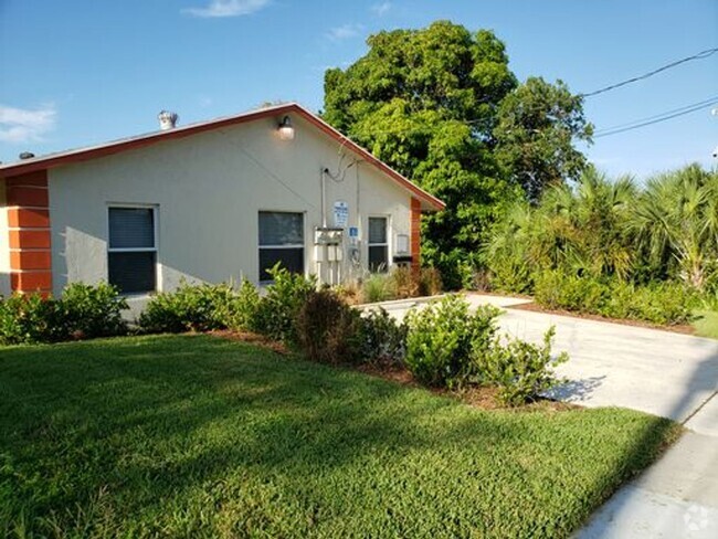 Building Photo - 820 14th St Unit 1 Rental