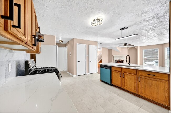 Photo - 15014 Middle Oaks Blvd