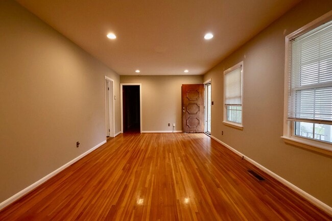 Photo - 536 Edgecrest Cir