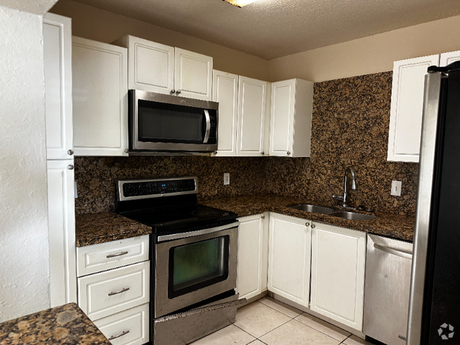 Building Photo - 10857 NW 45th St Rental