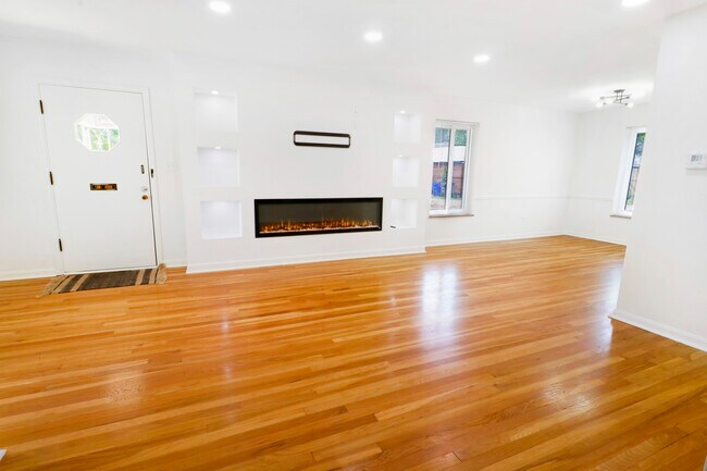 Living room - 1524 Waltham Rd Townhome