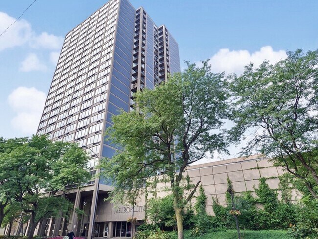 Building Photo - 5320 N Sheridan Rd Unit 403