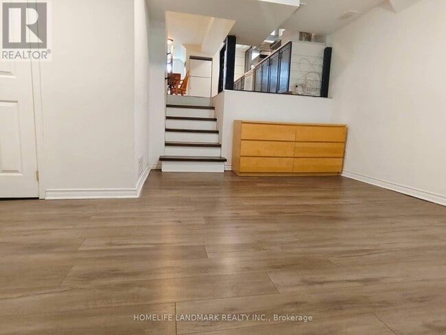 Photo - 2527 Kingsberry Crescent