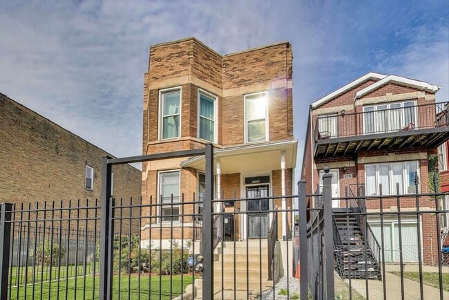 Building Photo - 2720 W Polk St