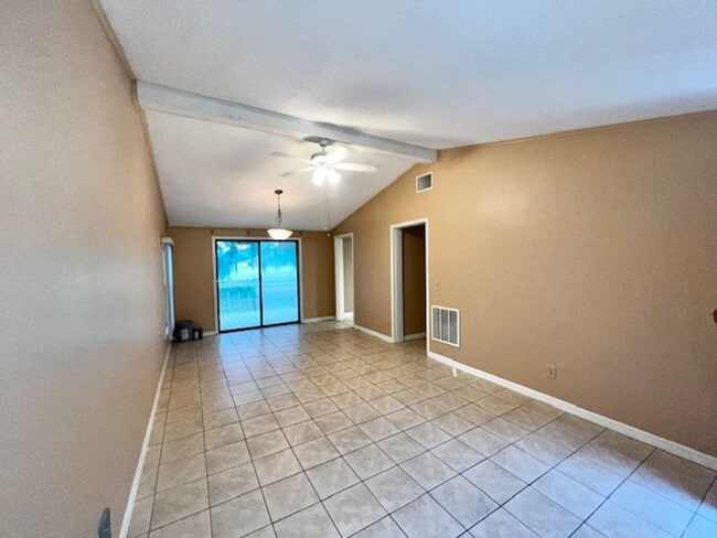 Photo - 217 Acorn Dr