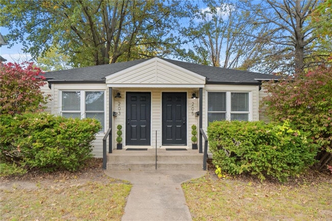 Building Photo - 205 N 28th St